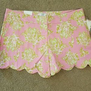 Scalloped hem shorts